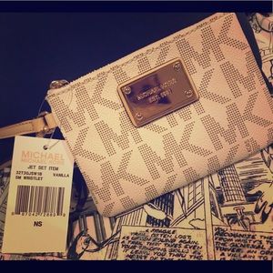 NWT Michael Kors Jet Set Wristlet